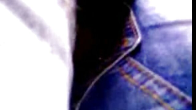 చెత్త భారతీయ గడ్డి పిచ్చివాడిలా భారీ కర్రను సెక్స్ తెలుగు కన్నడ తొక్కుతోంది